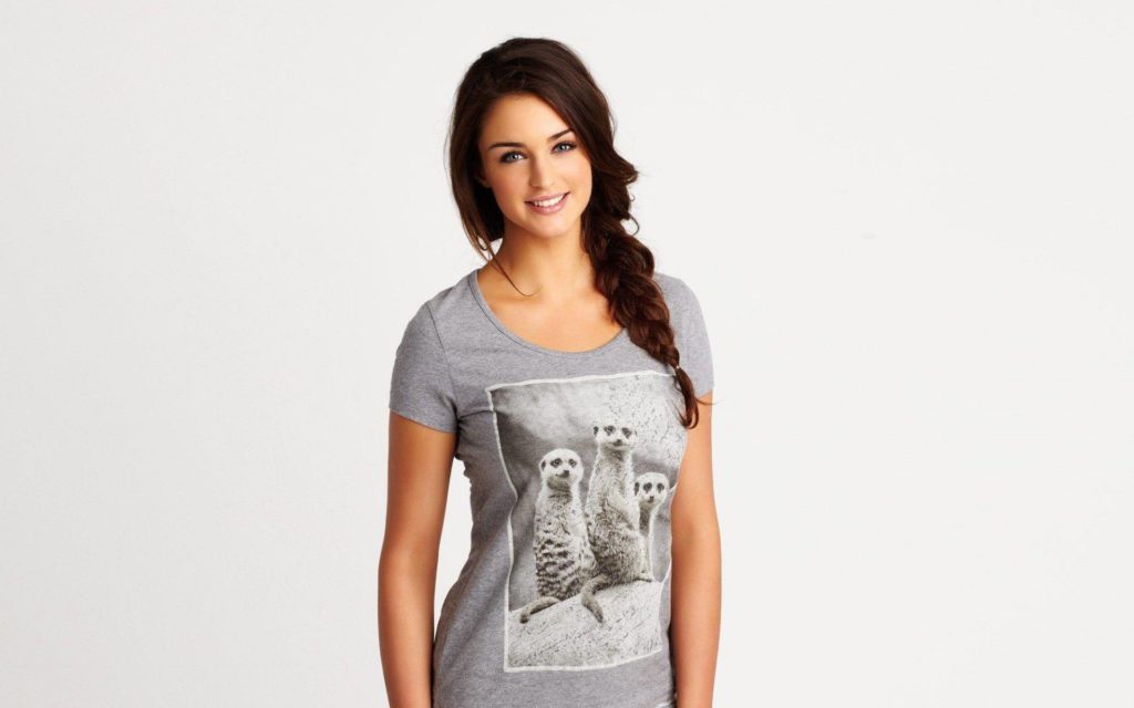 Modern-young-and-hot-girl-in-t-shirt-latest-wallpapers